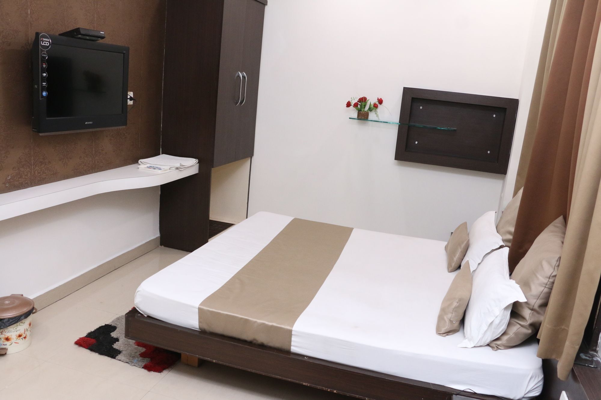 Hotel Shalimar Deluxe Бхопал Экстерьер фото