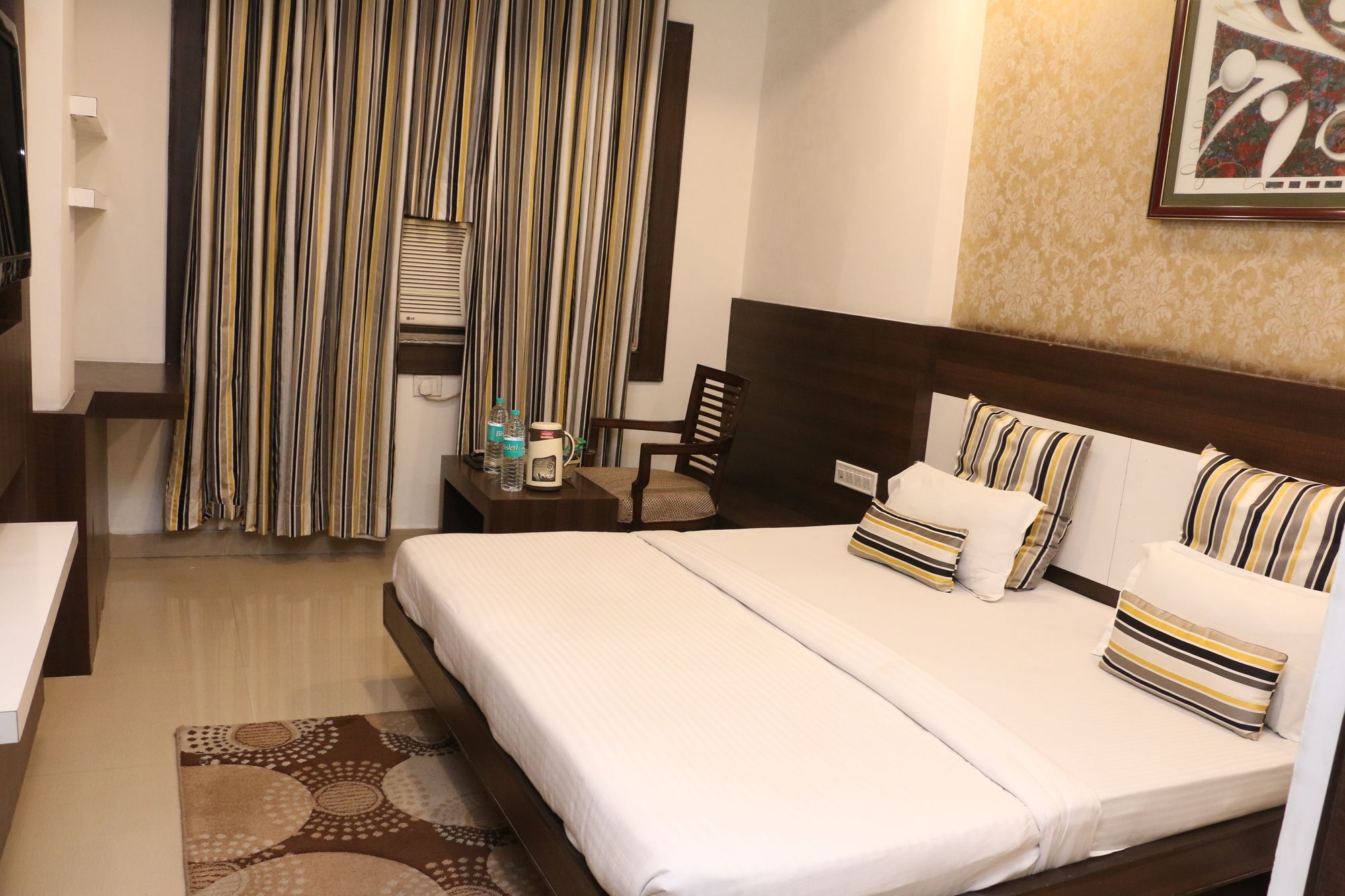Hotel Shalimar Deluxe Бхопал Экстерьер фото